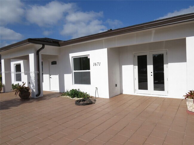 Building Photo - 1671 SW 44th Terrace