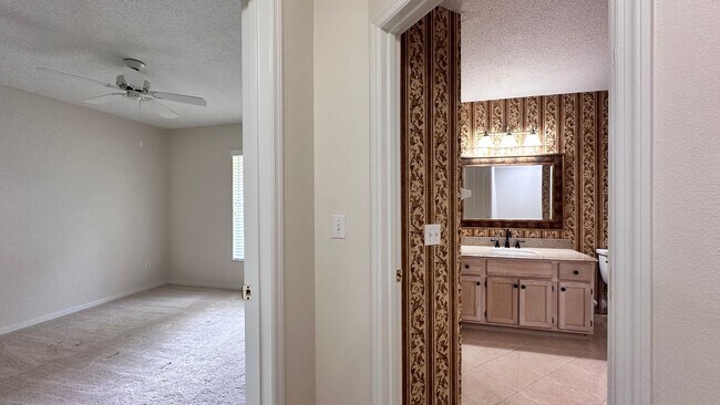 Building Photo - 7468 Aprelle Dr