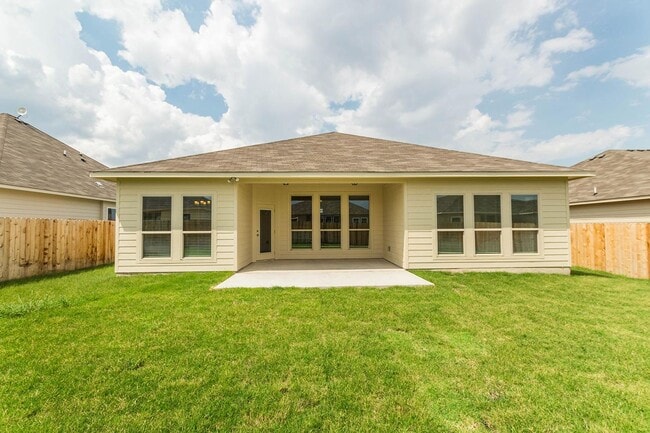 Building Photo - Spacious 4-Bedroom, 2-Bath Home in Hills o...