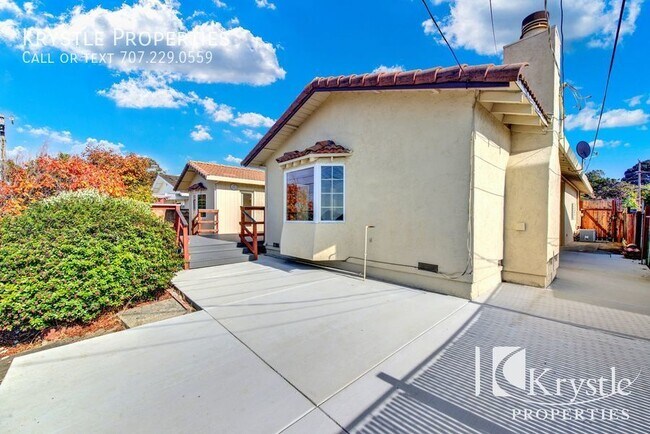 Building Photo - 949 N Camino Alto