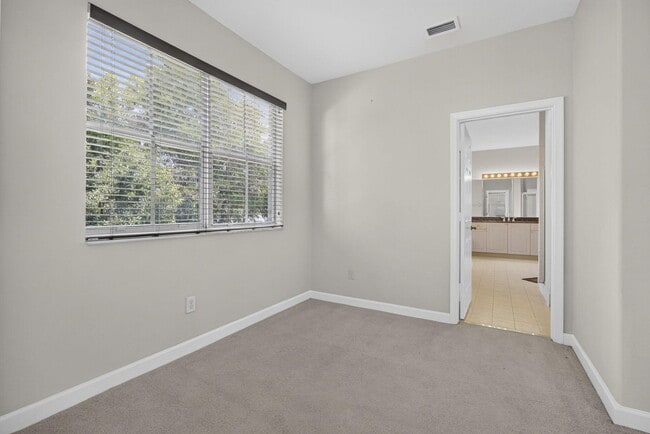 Building Photo - 10671 Old Hammock Wy