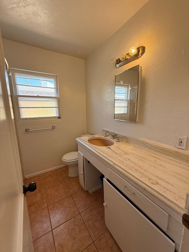Building Photo - Charming 3-Bedroom Home in Central Tucson!