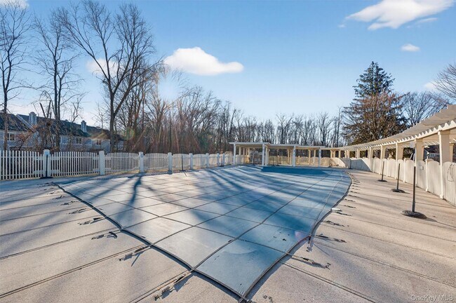 Building Photo - 1306 Nutmeg Dr