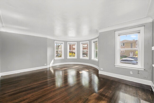 Building Photo - 5804 N Artesian Ave