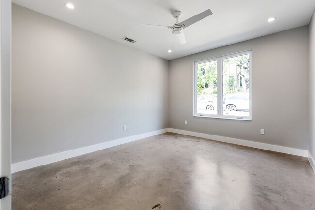 Building Photo - 3107 Walling Dr