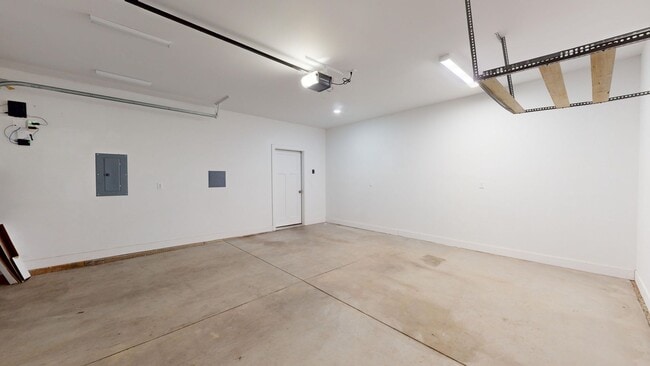 Building Photo - 1563 S Topaz Dr