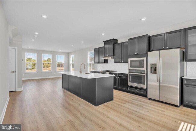 Building Photo - 76 SAND HILLS Dr