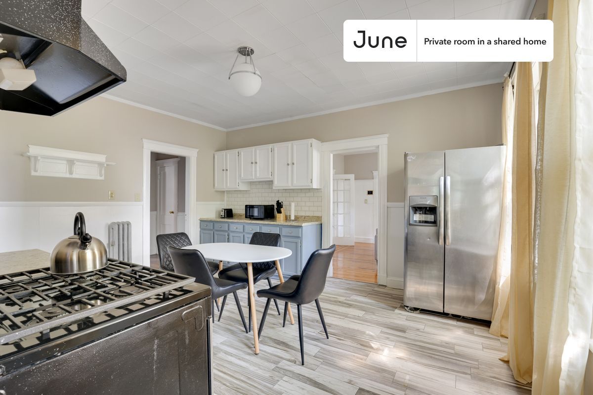 Building Photo - Room in Shared 4 bed/1 bath home