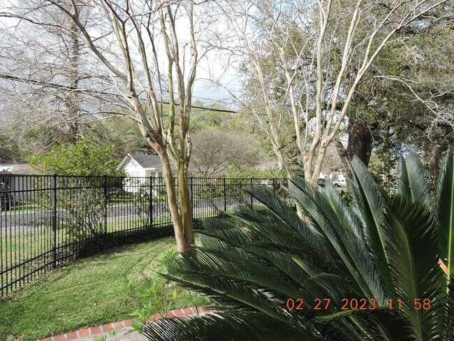 Building Photo - Great Southdowns Home on Parade Route