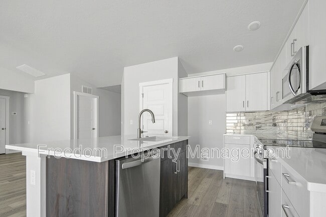 Building Photo - 2934 S Alcamo Wy