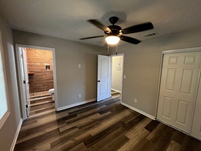 Building Photo - New On the Market!