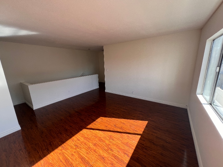 Building Photo - 293 N Hill Ave