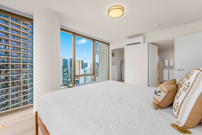 Building Photo - Sky Ala Moana (West) #3001 - Fully furnished 2 BR/2 BA/2 parking