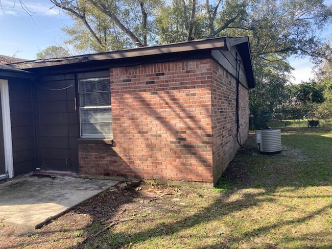 Building Photo - Gulfport 4 Bedroom