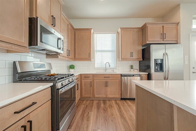 Building Photo - 8700 Laurel Crest Dr