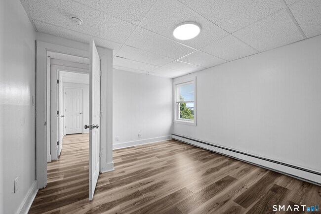 Building Photo - 156 Garfield Ave