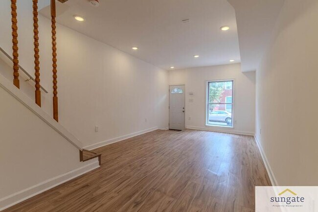 Building Photo - 142 N Ellwood Ave