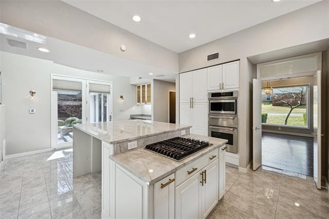 Building Photo - 7030 Blackwood Dr