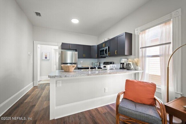 Building Photo - 1946 Redell St