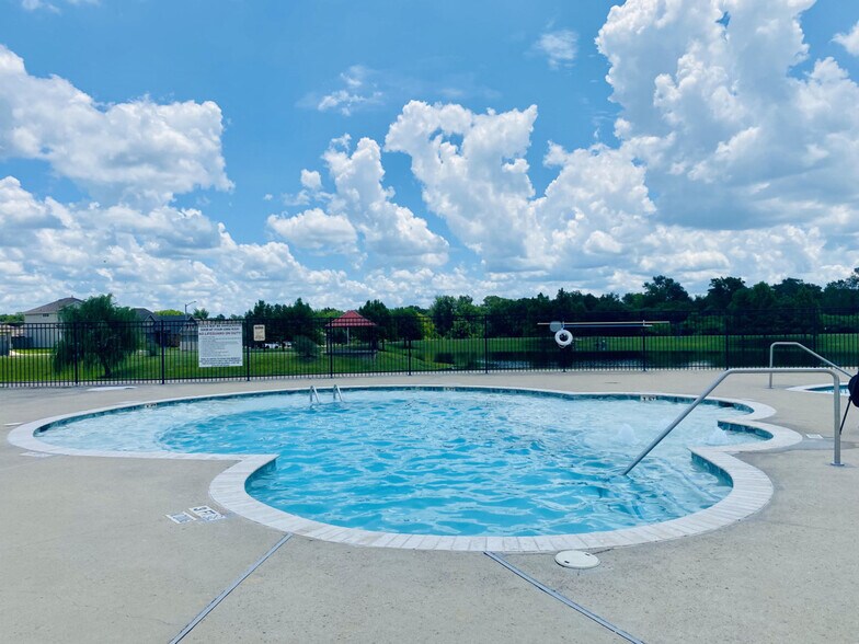 Building Photo - 1002 Venice Dr