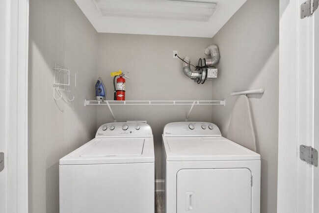 Building Photo - 49 Pleasant St