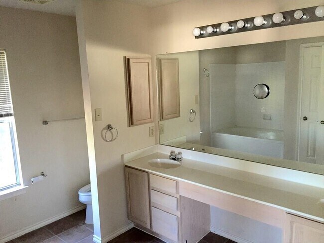 Building Photo - 1708 Star Light Cir