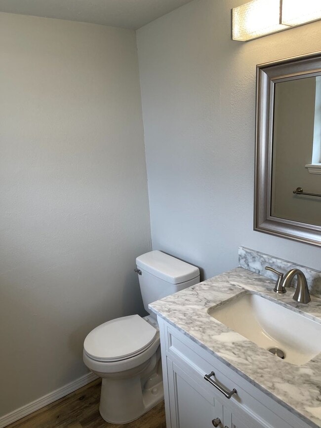 Building Photo - 3 bedroom home for rent in SW OKC,  - granite counter-tops! new stainless gas range and new dishw...