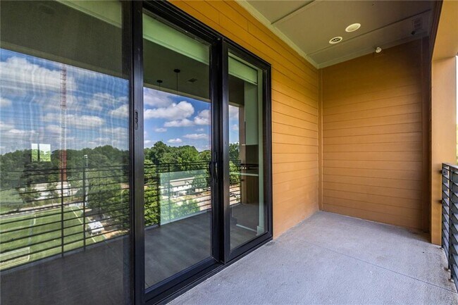 Building Photo - 112 Rogers St NE