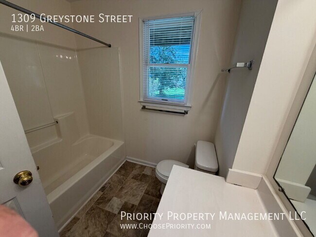 Building Photo - 1309 Greystone St