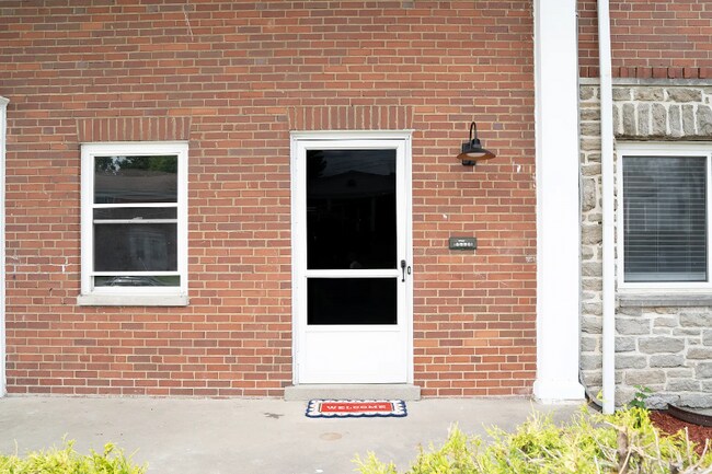 Building Photo - 1331 Le Mar Dr
