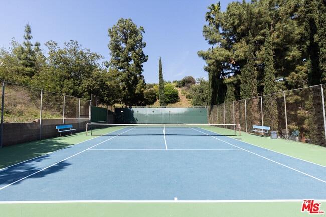 Building Photo - 6708 Hillpark Dr