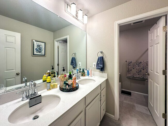 Building Photo - Meadowlark serene 4bd retreat