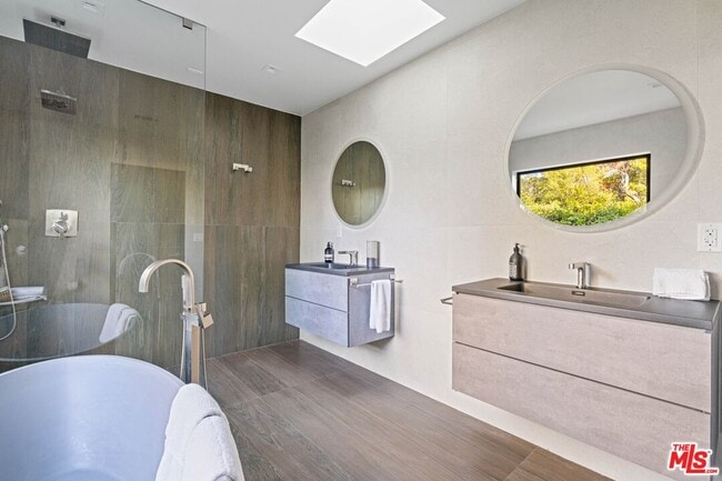 Building Photo - 2301 Donella Cir