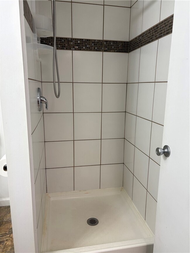 Building Photo - 10647 Pinewood Ave