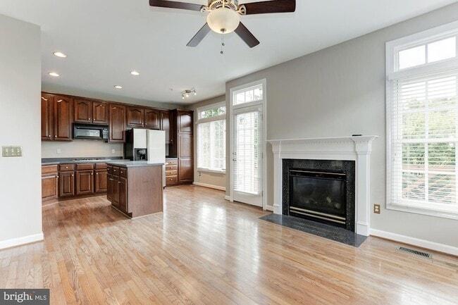 Building Photo - 286 Murtha St