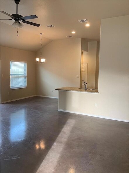 Building Photo - 379 Joanne Lp