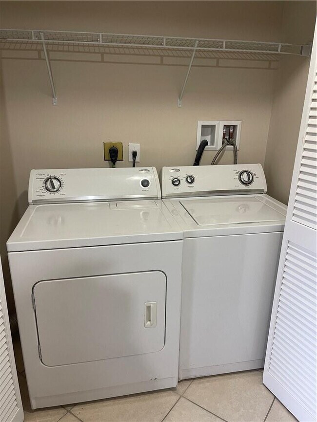 Building Photo - 550 SE 2nd Ave