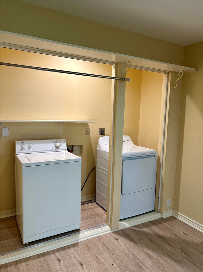 Building Photo - 4046 Woodfin St