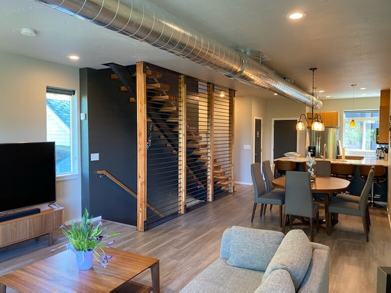 Building Photo - 618 S Denver St