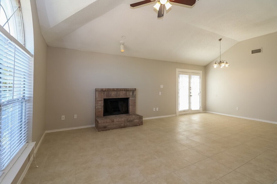 Building Photo - 1521 Becky Ln