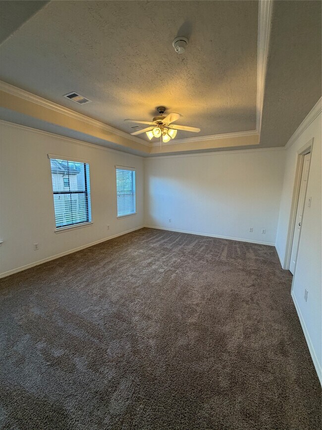 Building Photo - 11602 Royal Oaks Crossing