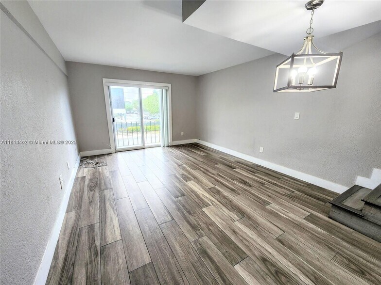 Building Photo - 1421 SW 37th Ave