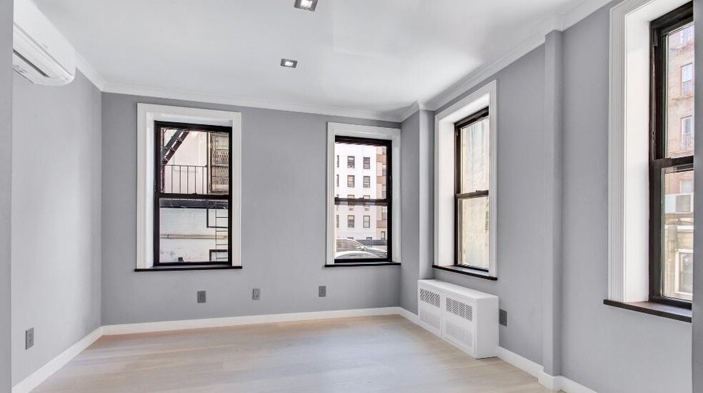Building Photo - 213 E 26th St