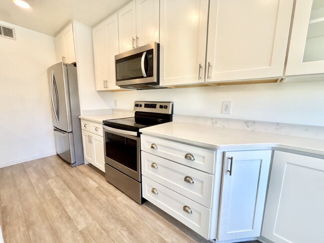 Building Photo - Gorgeous Updated Condo In Virginia Beach!