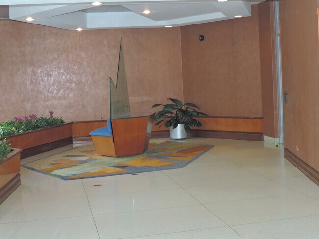 Building Photo - 6301 N Sheridan Rd