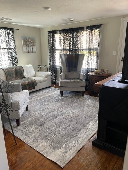 Building Photo - 779 Southbridge St