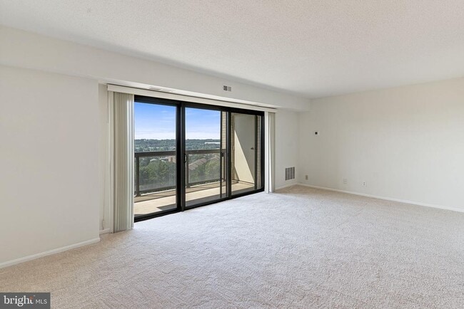 Building Photo - 203 Yoakum Pkwy