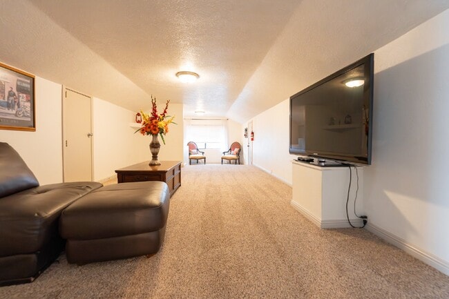 Building Photo - Desert Oasis – Furnished Executive Room in...