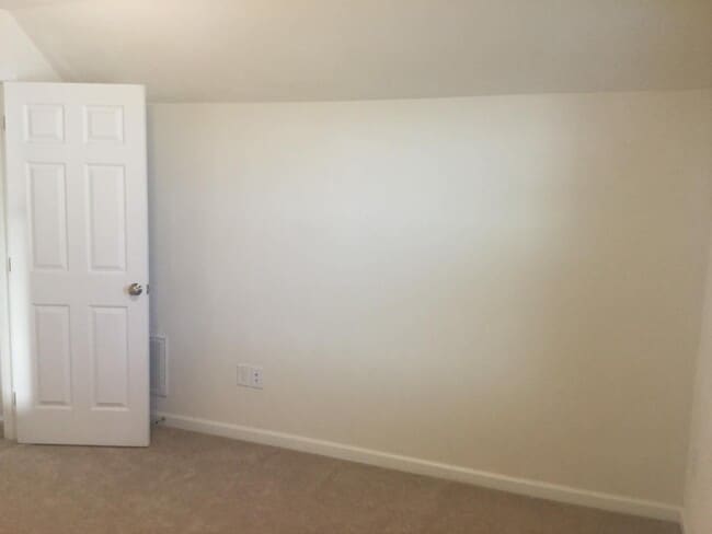 Building Photo - 450 Chelsea Loop