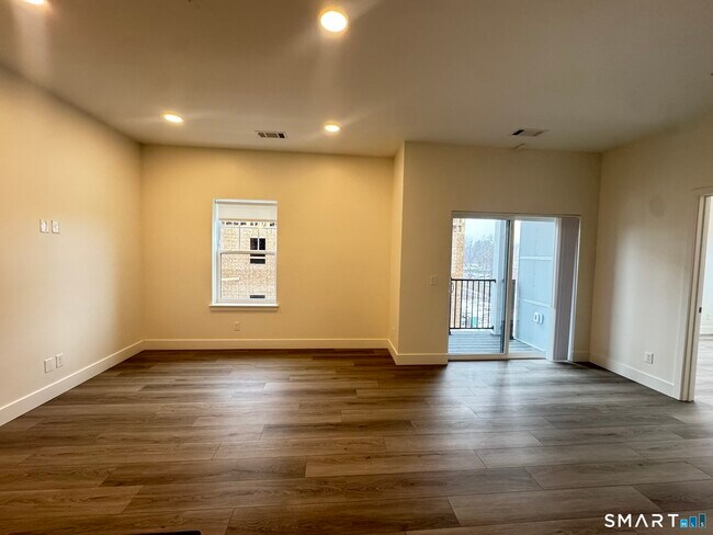 Building Photo - 414 Berlin Tpke